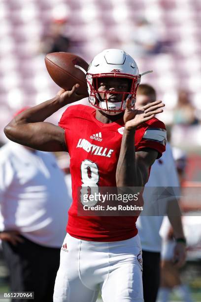Lamar Jackson of the Louisville Cardinals warms up before a game against the Boston College Eagles at Papa John's Cardinal Stadium on October 14,...