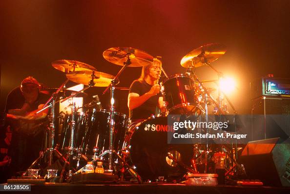 Phil Rudd Performance Clips Photo of AC DC and AC/DC and Phil RUDD, Phil Rudd performing live ...