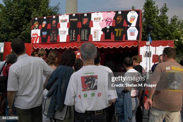 Photo of ROCK FANS and ROLLING STONES and T-SHIRT and MERCHANDISE; merchandise stall at Rolling Stones concert