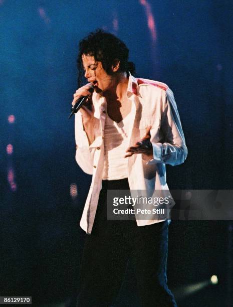 Photo of Michael JACKSON, Michael Jackson performing on stage - Dangerous Tour