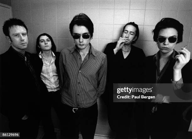 Photo of Simon GILBERT and SUEDE and Brett ANDERSON and Mat OSMAN; L-R: Simon Gilbert, Richard Oakes, Brett Anderson, Mat Osman, Neil Codling