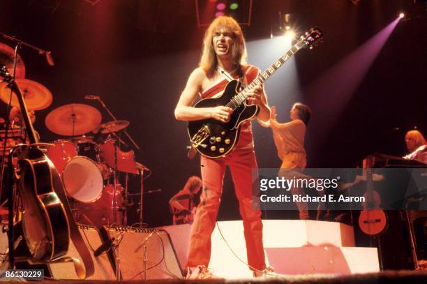 Photo of YES and Steve HOWE, Steve Howe performing on stage