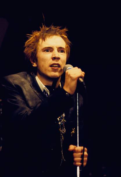 https://media.gettyimages.com/id/86130777/photo/photo-of-johnny-rotten-and-sex-pistols-johnny-rotten-performing-live-onstage-at-the-great-south.jpg?s=612x612&w=0&k=20&c=IFSc4ARV-4Zr1QhSV0MS7wvb9DuTecEdhR63cst43bw=