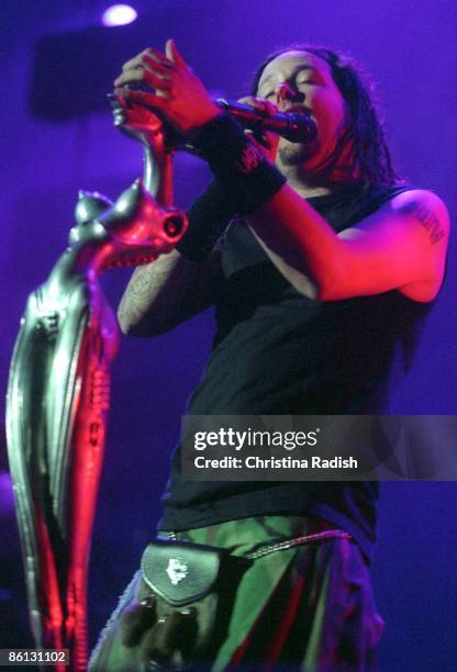 Photo of Jonathan DAVIS and KORN; JONATHAN DAVIS PERFORMING AT THE KROQ WEENIE ROAST Y FIESTA HELD AT VERIZON WIRELESS AMPHITHEATRE IN IRVINE