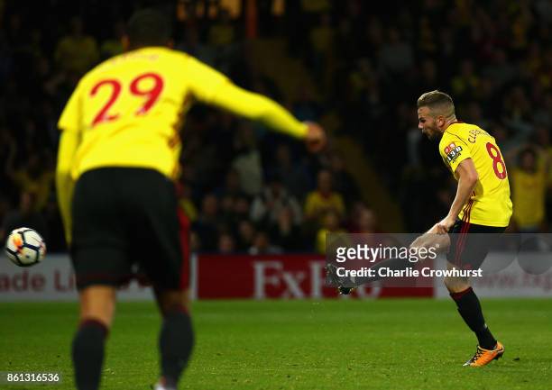 Tom Cleverley of Watford scores their second goal during the Premier League match between Watford and Arsenal at Vicarage Road on October 14, 2017 in...