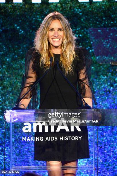 Honoree Julia Roberts speaks onstage at the amfAR Gala 2017 at Ron Burkle's Green Acres Estate on October 13, 2017 in Beverly Hills, California.