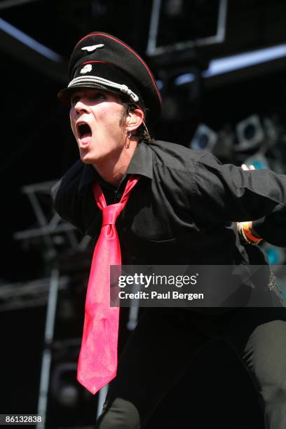 Photo of Scott WEILAND and VELVET REVOLVER, Scott Weiland