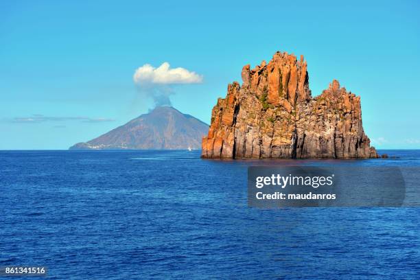 archipelago eolie sicily - messina stockfoto's en -beelden