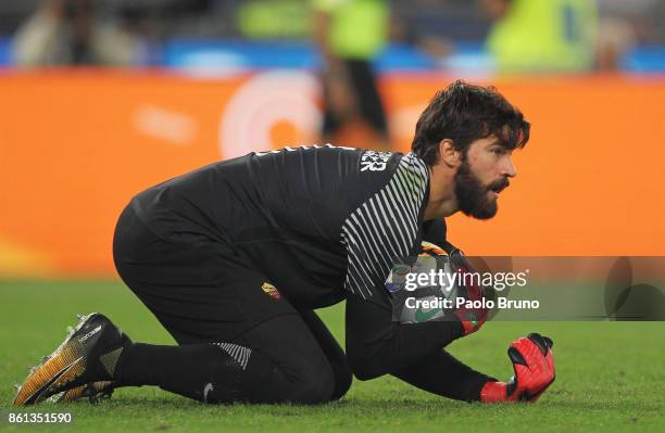 Roma goalkeeper Alisson in action during the Serie A match between AS Roma and SSC Napoli at Stadio Olimpico on October 14, 2017 in Rome, Italy.