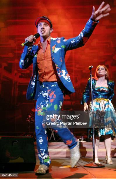 Photo of Ana MATRONIC and Jake SHEARS and SCISSOR SISTERS; L-R: Jake Shears, Ana Matronic