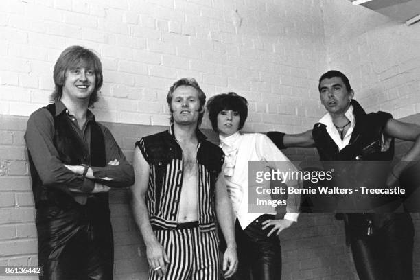 Photo of Pete FARNDON and James HONEYMAN SCOTT and Chrissie HYNDE and PRETENDERS, L-R: James Honeyman-Scott, Martin Chambers, Chrissie Hynde, Pete...