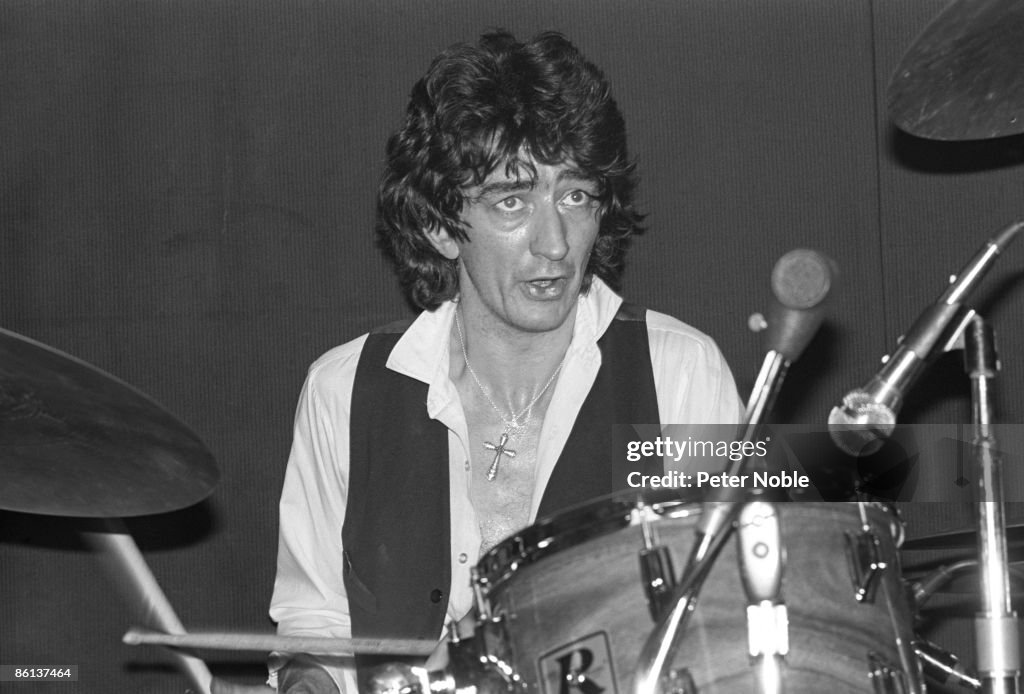 Photo of Mike KELLIE and ONLY ONES
