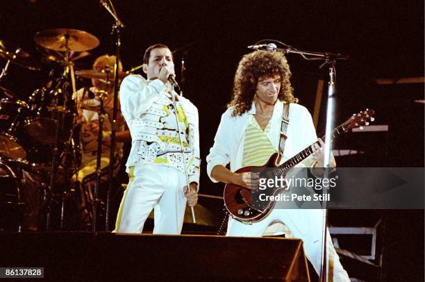 Photo of Brian MAY and Freddie MERCURY and QUEEN, L-R: Freddie Mercury and Brian May performing live on stage