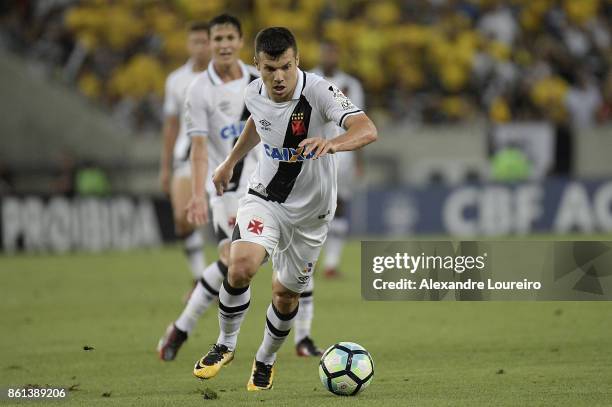 Wagner of Vasco da Gama runs with the ball during the match between Vasco da Gama and Botafogo as part of Brasileirao Series A 2017 at Maracana...