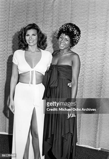 Singer Minnie Riperton and actress Raquel Welch circa 1975 in Los Angeles, California.