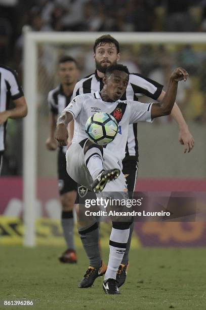 Wellington of Vasco da Gama in action during the match between Vasco da Gama and Botafogo as part of Brasileirao Series A 2017 at Maracana Stadium on...