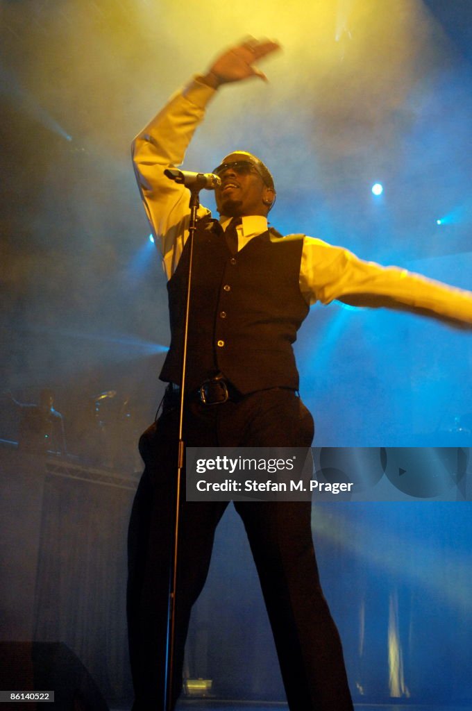 Pdidd Photo of P DIDDY; performing live onstage at the Olympiahalle News ...