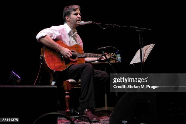 Photo of Lloyd COLE; live at the Circus Krone