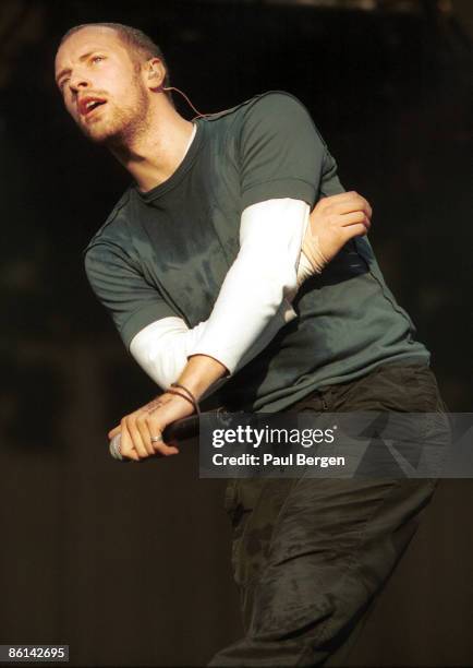 Photo of COLDPLAY, 1-7-2003 Nijmegen, Coldplay,zanger Chris Martin