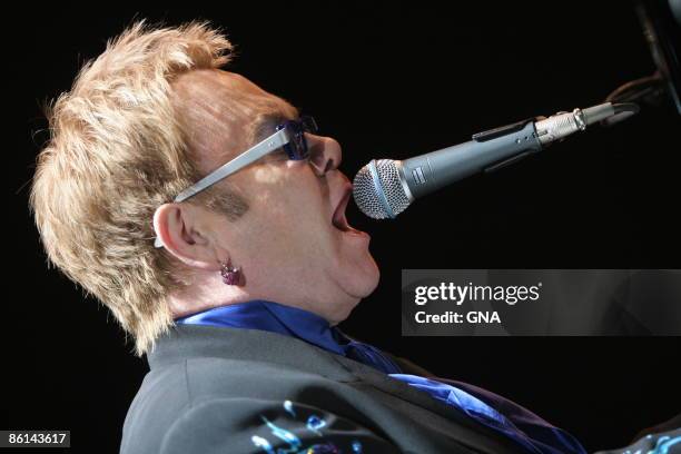 Photo of Elton JOHN; Elton John performs on his Captain and the Kid Tour at Nassau Coliseum in Uniondale, New York on November 1, 2006. Photos by GNA