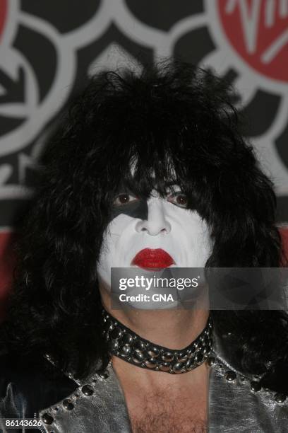 Appears at the Virgin Megastore in New York City to sign copies of "KISSOLOGY Vol. 1 1974-1977" on October 31, 2006. Photos by GNA