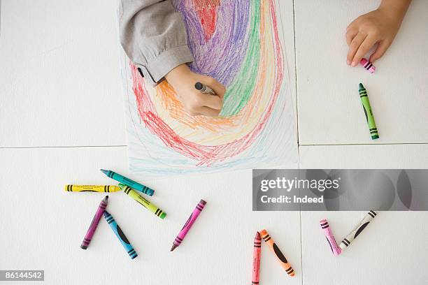 girl drawing rainbow with crayon,  - crayon fotografías e imágenes de stock