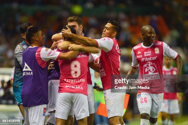 Elias Hernandez of Leon celebrates with teammates after scoring the winning goal during the 13th round match between Leon and Tigres UANL as part of...