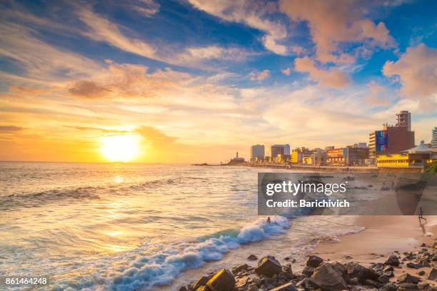 pôr do sol no farol da barra e a praia em salvador, bahia. - bahia - fotografias e filmes do acervo