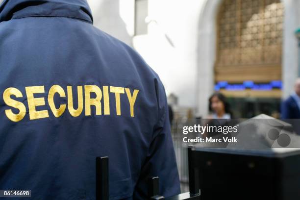 a security guard - agent de sécurité photos et images de collection