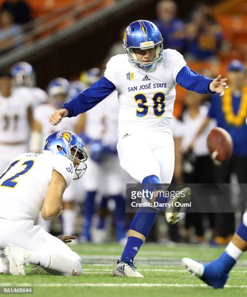 Bryce Crawford of the San Jose State Spartans kicks a field goal during the first quarter of the game against the Hawaii Rainbow Warriors at Aloha...