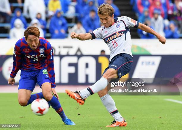 Kensuke Nagai of FC Tokyo shoots at goal during the J.League J1 match between Ventforet Kofu and FC Tokyo at Yamanashi Chuo Bank Stadium on October...