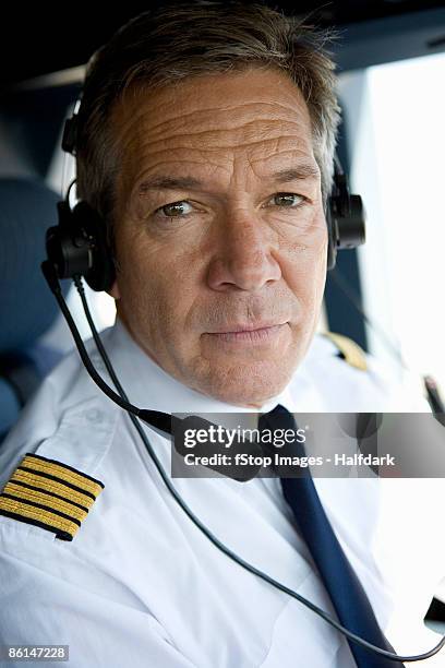 a pilot in a cockpit - aviatrice stock-fotos und bilder