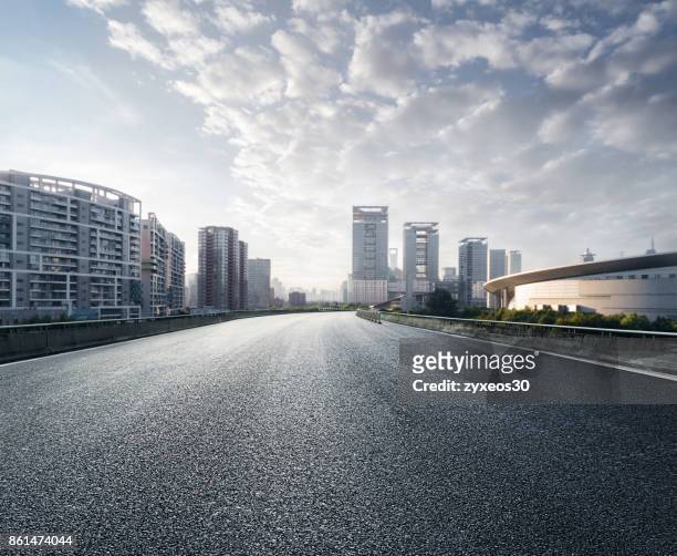 shanghai century avenue cityscape, - punto di vista frontale foto e immagini stock