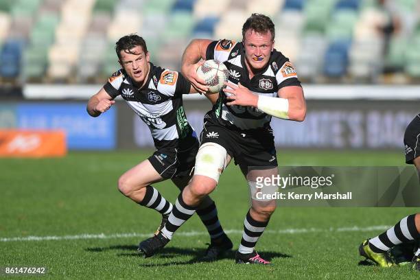 Gareth Evans of Hawke's Bay makes a break during the round nine Mitre 10 Cup match between Hawke's Bay and Manawatu at McLean Park on October 15,...