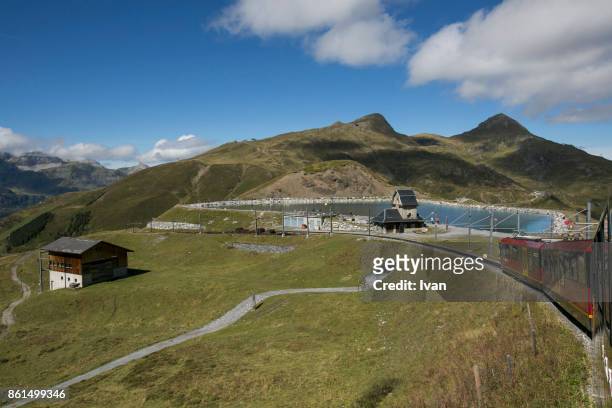 the jungfrau railway and lake - jungfraujoch stockfoto's en -beelden