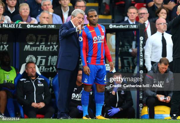 Roy Hodgson manager of Crystal Palace talks to Jason Puncheon of Crystal Palace during the Premier League match between Crystal Palace and Chelsea at...