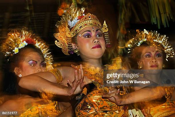 female performers - balinese headdress stock pictures, royalty-free photos & images