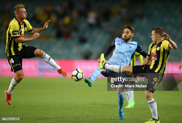Goran Paracki and Scott Galloway of Wellington contest possesion with Milos Ninkovic of Sydney during the round two A-League match between Sydney FC...
