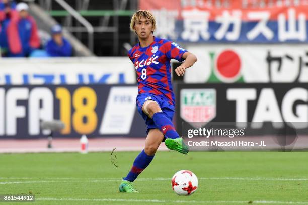 Ryohei Arai of Ventforet Kofu in action during the J.League J1 match between Ventforet Kofu and FC Tokyo at Yamanashi Chuo Bank Stadium on October...