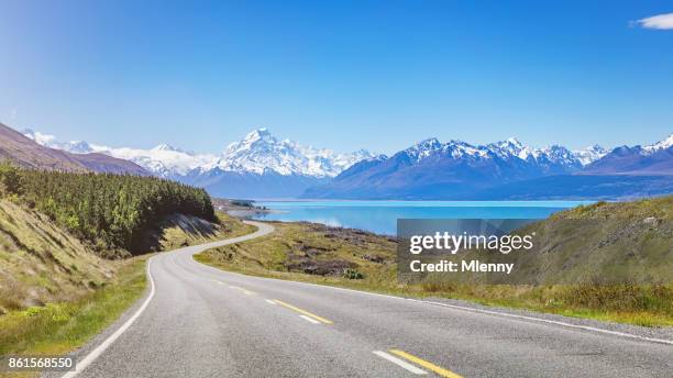 mount cook road trip lake pukaki neuseeland - südinsel von neuseeland stock-fotos und bilder