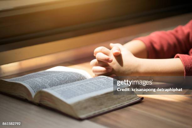 children read the bible - kid praying stock pictures, royalty-free photos & images