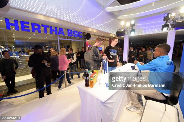 Salomon Kalou of Hertha BSC during the signing session in the Gropius Passagen on October 15, 2017 in Berlin, Germany.