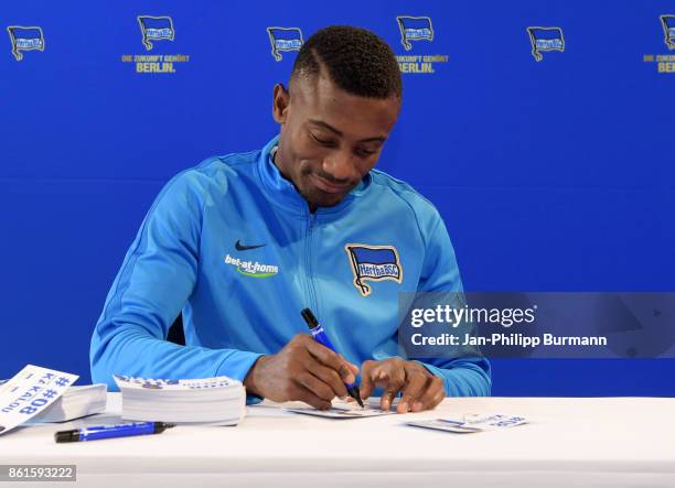 Salomon Kalou of Hertha BSC during the signing session in the Gropius Passagen on October 15, 2017 in Berlin, Germany.