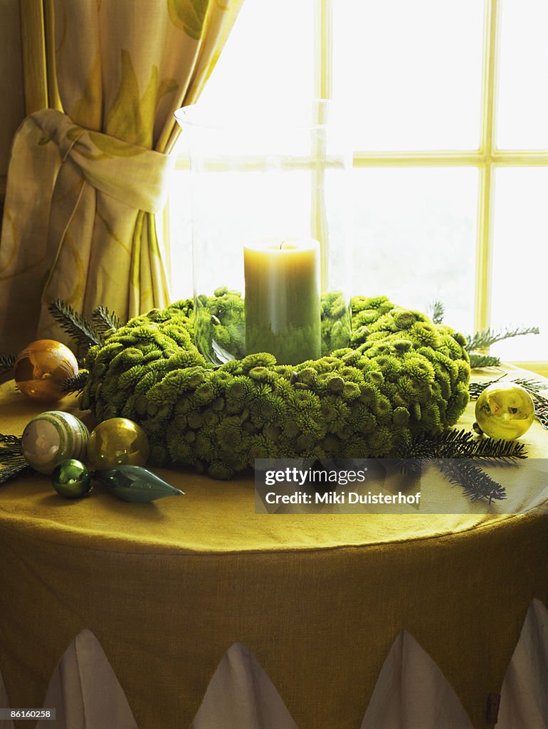 Green mum holiday hurricane arrangement