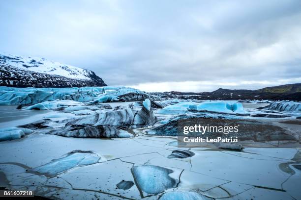 glacier en islande - icebergs bleus flottant dans la lagune - vatnajokull photos et images de collection