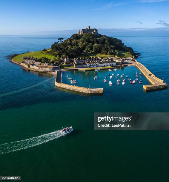 cornwall st. michaels mount summer sunrise panorama uk - cornwall england imagens e fotografias de stock