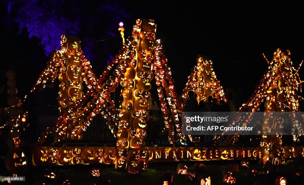 US-HALLOWEEN-FEATURE-GREAT JACK O'LANTERN BLAZE