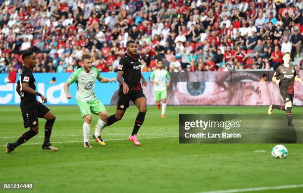 Jakub Blaszczykowski of VfL Wolfsburg scores a goal during the Bundesliga match between Bayer 04 Leverkusen and VfL Wolfsburg at BayArena on October...