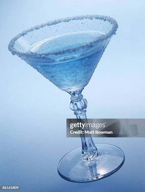 blue martini - blue martini glasses stock-fotos und bilder