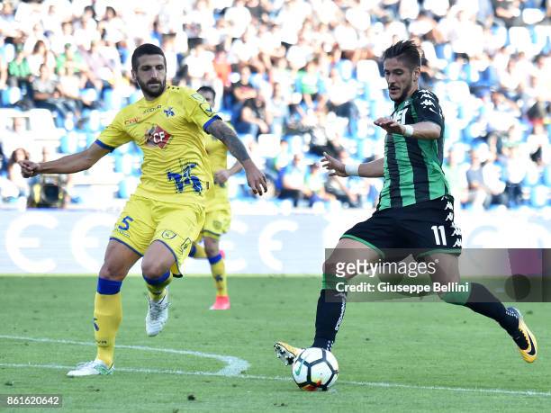 Alessandro Gamberini of AC Chievo Verona and Diego Falcinelli of US Sassuolo in action during the Serie A match between US Sassuolo and AC Chievo...